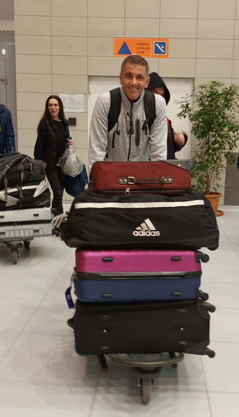 Cosmin Cernat in aeroport