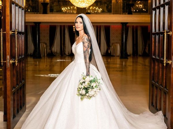 Roxana Vancea a spus marele &bdquo;DA!&rdquo; &icirc;n fața preotului! Vedeta s-a căsătorit religios cu Dragoș Paiu