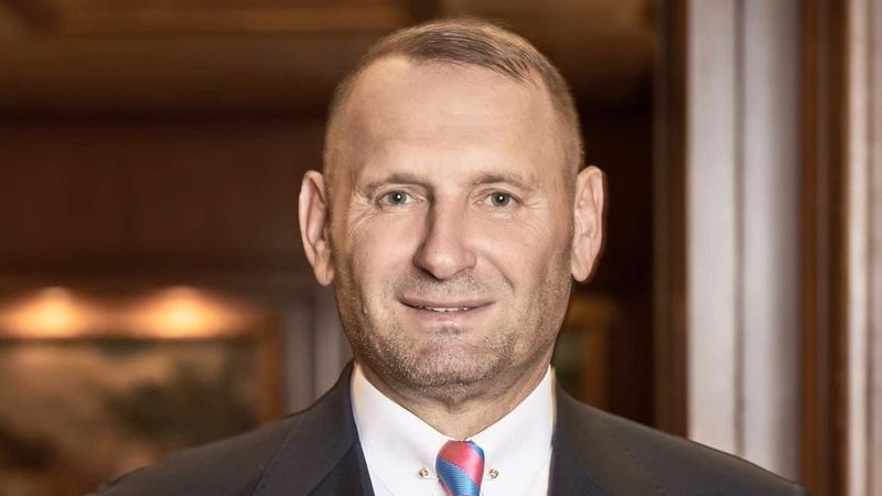 Viorel Cataramă, apariție surprinzătoare. Omul de afaceri s-a filmat &icirc;ntr-un taxi fără șofer: "&Icirc;n cur&acirc;nd, cred că vom zbura cu avioane fără piloți"