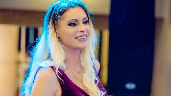 "Toată lumea îmi zicea: măi, fato, ești proastă! Îmi spuneau să mă uit în jur". Mariana Cosmici, manipulată chiar de la începutul relației de fostul ei soț. Prin ce calvar a trecut artista