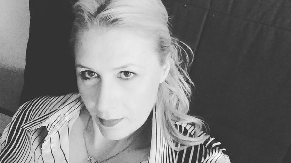 "Descoperim că nu s-au gândit la noi. De ce nu gândim așa la 20 de ani?". Ultimul mesaj postat de Ruxandra Dumitrescu înainte să moară. Nimic nu prevestea tragedia