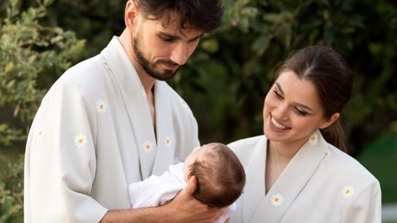 Temerea lui Theo Rose &icirc;n ziua &icirc;n care l-a născut pe fiul ei: &rdquo;Nu e ce crezi tu operația de cezariană&rdquo;