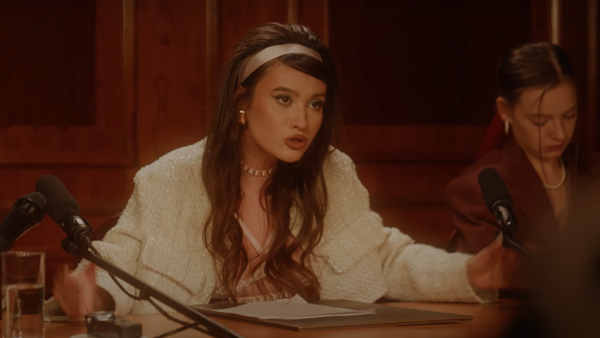 "Și eu am trecut prin așa ceva". Erika Isac, victima hărțuirii! Ce spune artista despre mesajul pieselor ei controversate