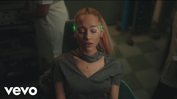 VIDEOCLIP: Ariana Grande - We Can&acute;t Be Friends (Wait For Your Love)