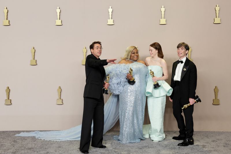 Emma Stone, Cillian Murphy, cu statuetele Oscar