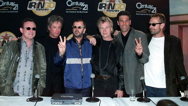 Eric Carmen, cântăreţul melodiilor "Hungry Eyes" şi "All By Myself", a murit la vârsta de 74 de ani