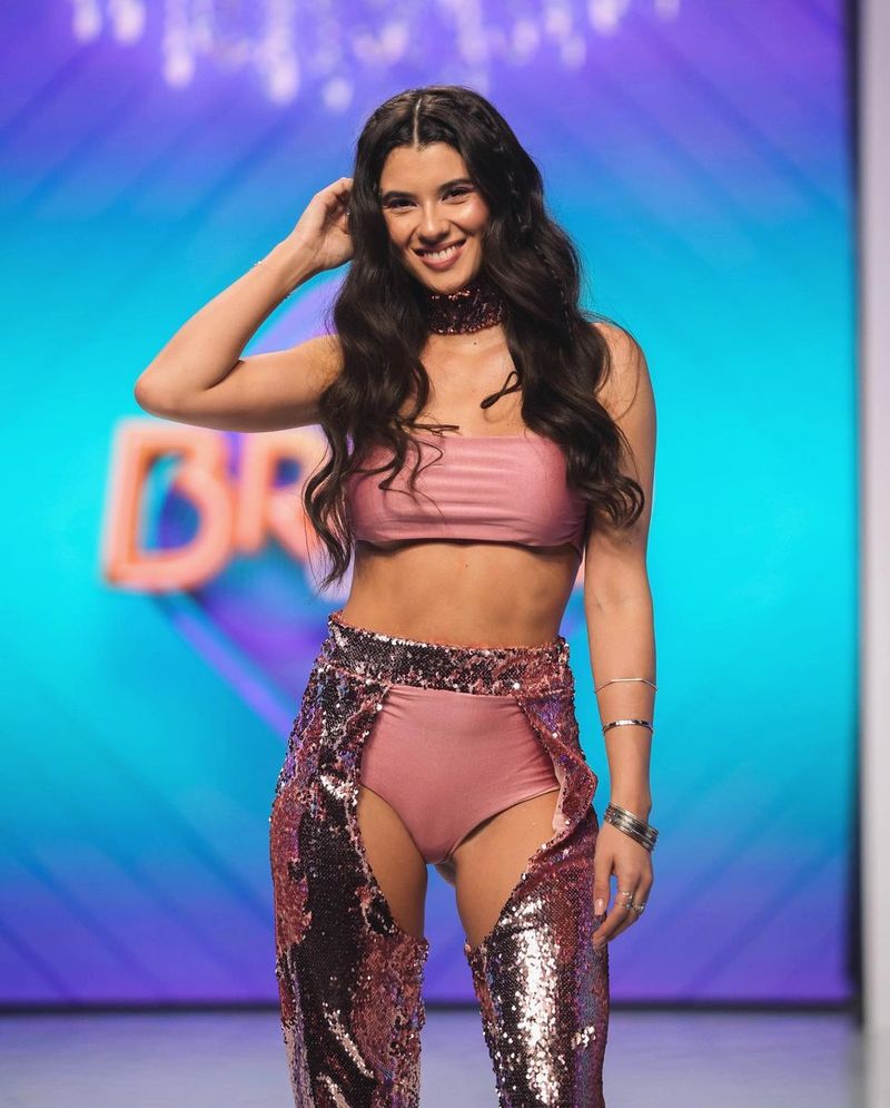 Carina intră în competiția ”Insula de 1 milion”