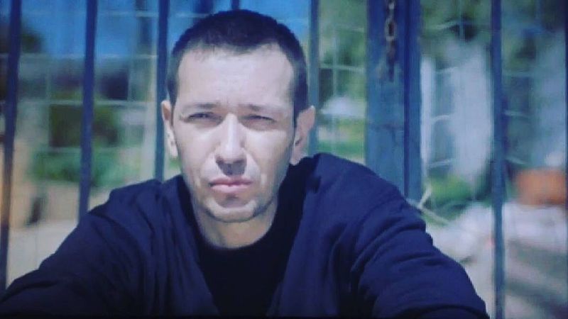 &rdquo;Abia leagă două cuvinte&rdquo; Tudor Sișu o face praf pe Erika Isac, după lansarea piesei &rdquo;Macarena&rdquo;