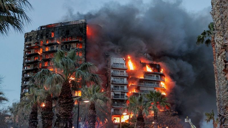 De la ce a pornit incendiul devastator din Valencia, &icirc;n care 10 persoane au murit, printre care și două rom&acirc;nce