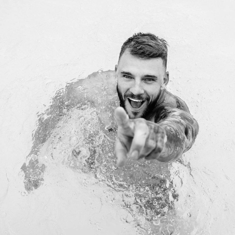 Jaguaru la piscina inainte de Insula de 1 miliom