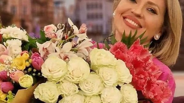 Cum și-a sărbătorit Mirela Vaida ziua de naștere? Colegii de la Teatrul „Constantin Tănase” i-au făcut o surpriză