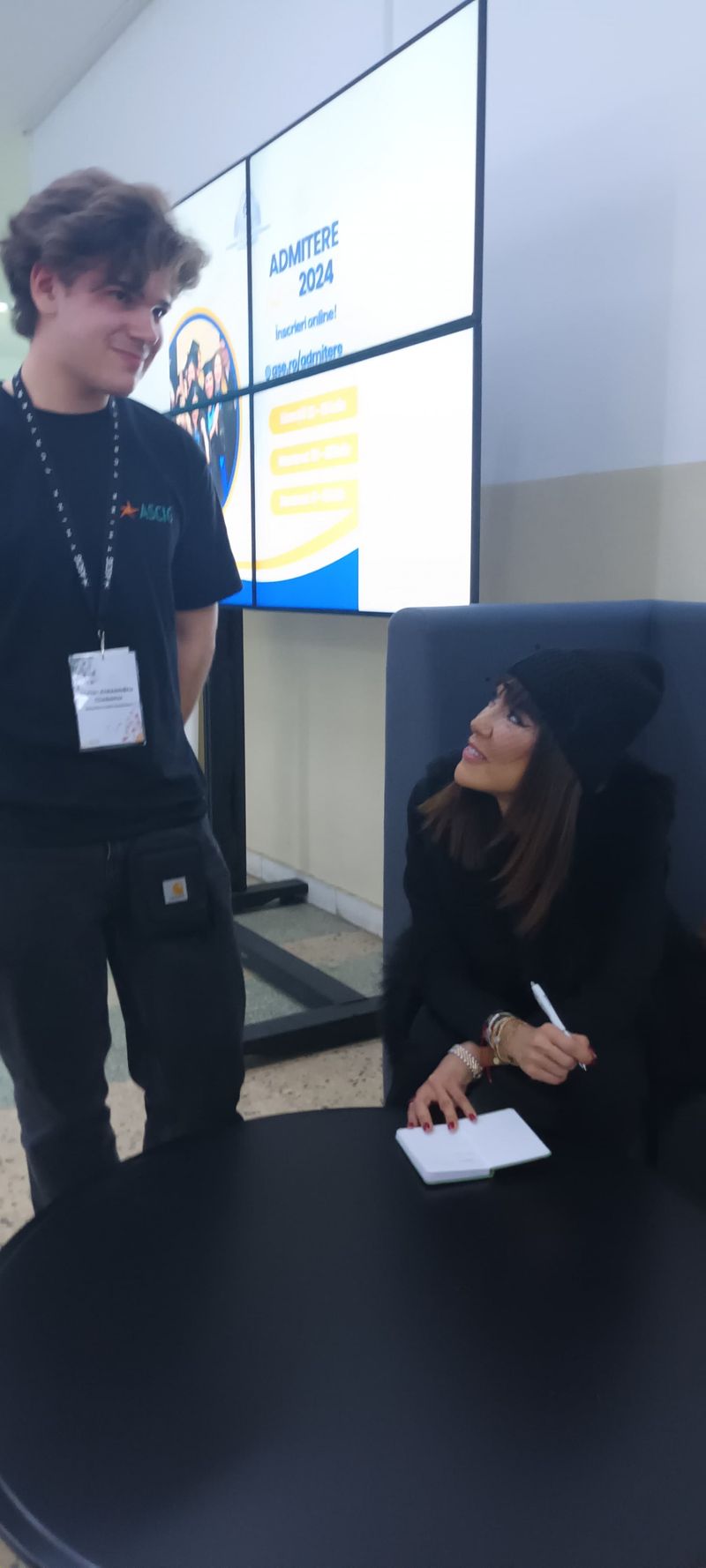 Denise Rifai, în mijlocul studenților de la Academia de Studii Economice