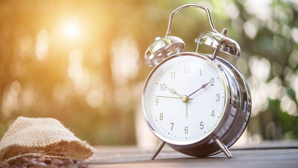 România trece la Ora de Vară în martie 2024! Când și cum se schimbă ora?