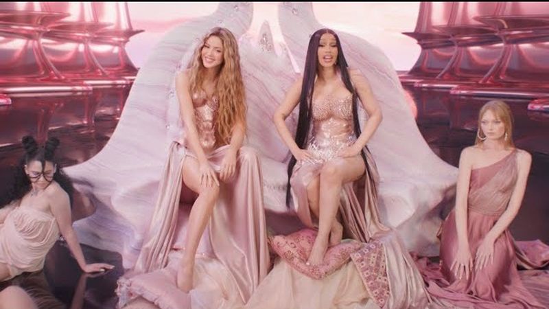 Shakira și Cardi B au lanst piesa "Punteria"