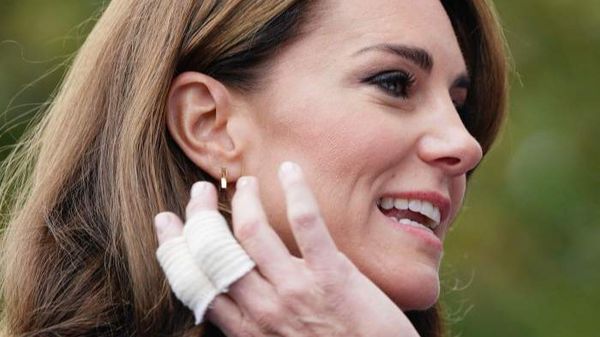 Kim Kardashian a apărut cu două degete bandajate la o m&acirc;nă, la fel ca și  Kate Middleton. Care este semnificația gestului