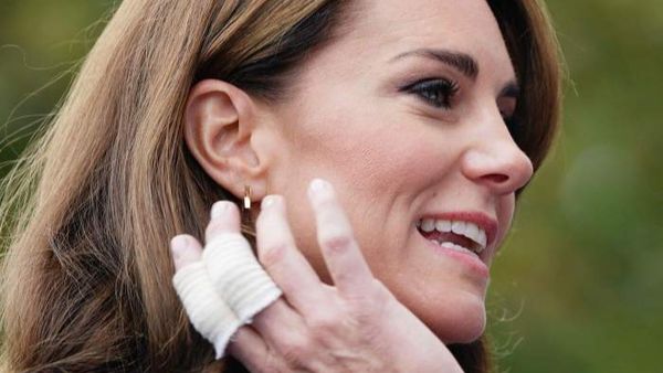 Kim Kardashian a apărut cu două degete bandajate la o mână, la fel ca și  Kate Middleton. Care este semnificația gestului