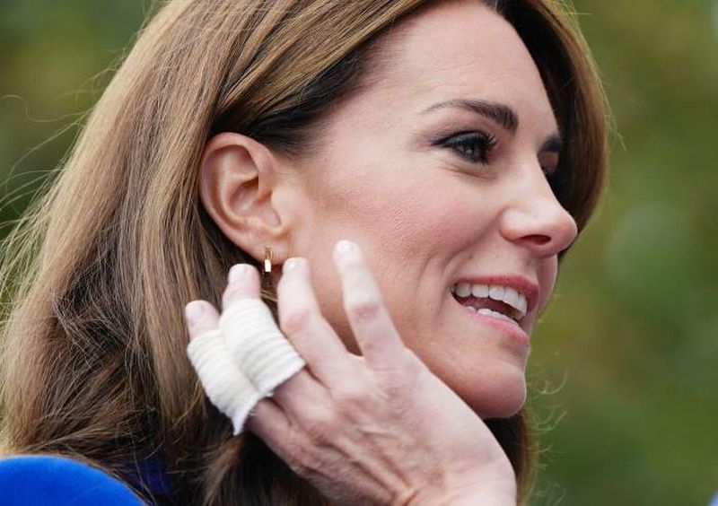 Kate Middleton a apărut cu degetele bandajate 