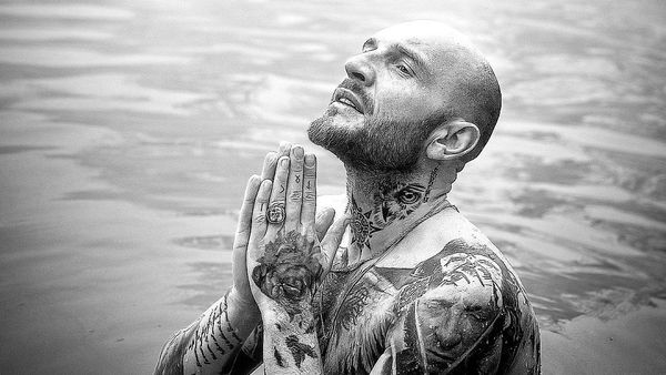 Cum arăta Cătălin Bordea &icirc;n adolescență. Comediantul, de nerecunoscut cu părul lung