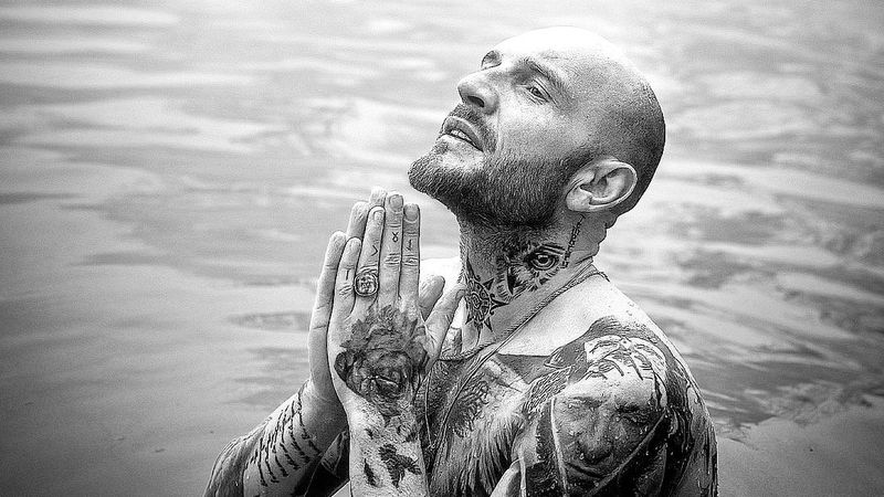 Cum arăta Cătălin Bordea &icirc;n adolescență. Comediantul, de nerecunoscut cu părul lung