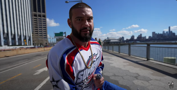 Dorian Popa, momente tensionate: "Nu e de joacă". Ce a pățit artistul c&acirc;nd a ajuns &icirc;n cel mai periculos loc din  New York
