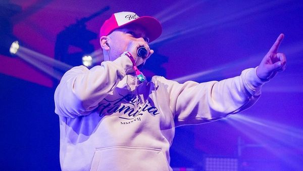 Puya, dat afară de pe scenă în timpul unui concert din Vama Veche: ”Ducu Bertzi e unul dintre ăia care i-a agitat pe folkiști”