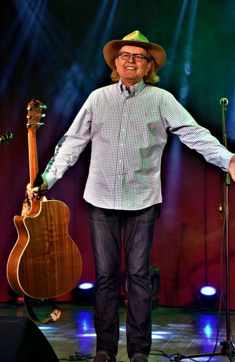 Ducu Bertzi a fost printre cei care „i-au agitat” pe festivalieri