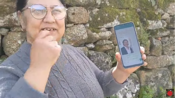 "Îmi trimitea inimi și săruturi". Femeie de 62 de ani, sedusă și lăsată fără bani de "Brad Pitt". Cum a căzut victimă unei escrocherii uriașe - VIDEO