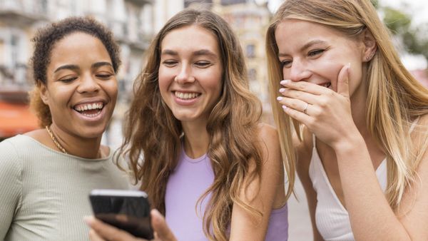 1 aprilie 2024: Ziua Păcălelilor: Cele mai amuzante mesaje pentru acest moment al anului