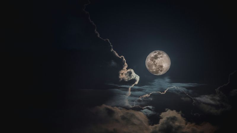 Lună Nouă &icirc;n aprilie 2024. C&acirc;nd are loc și cum sunt influențate zodiile?