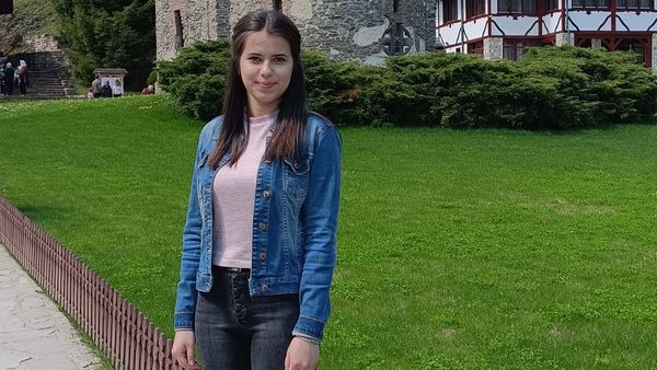 Încă o lovitură fatală pentru familia Andreei Morega. Verișorul studentei la Medicină a murit la o zi de la înmormântarea ei