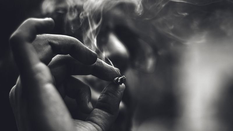 Un pacient a sf&acirc;rșit &icirc;n mod tragic &icirc;n spital. Și-a aprins o țigară &icirc;n timp ce era conectat la aparatul de oxigen