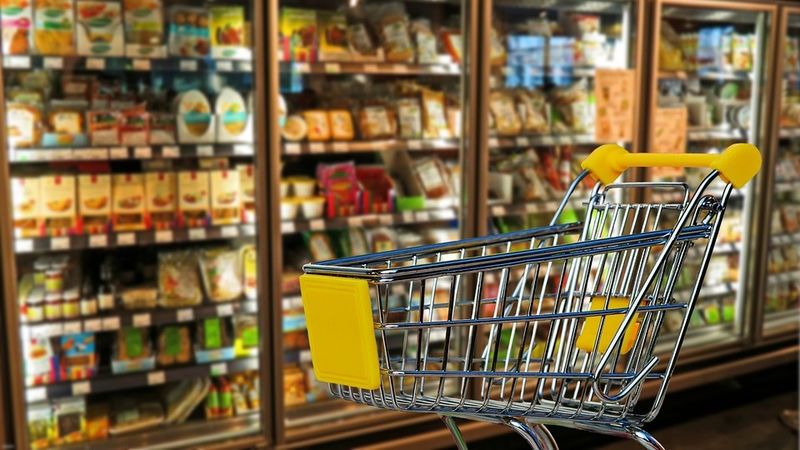 "Rușine să vă fie!&rdquo;. Un t&acirc;năr nu a fost lăsat să intre să-și facă cumpărăturile &icirc;ntr-un supermarket din Cluj. De ce a recurs agentul de pază la acest gest