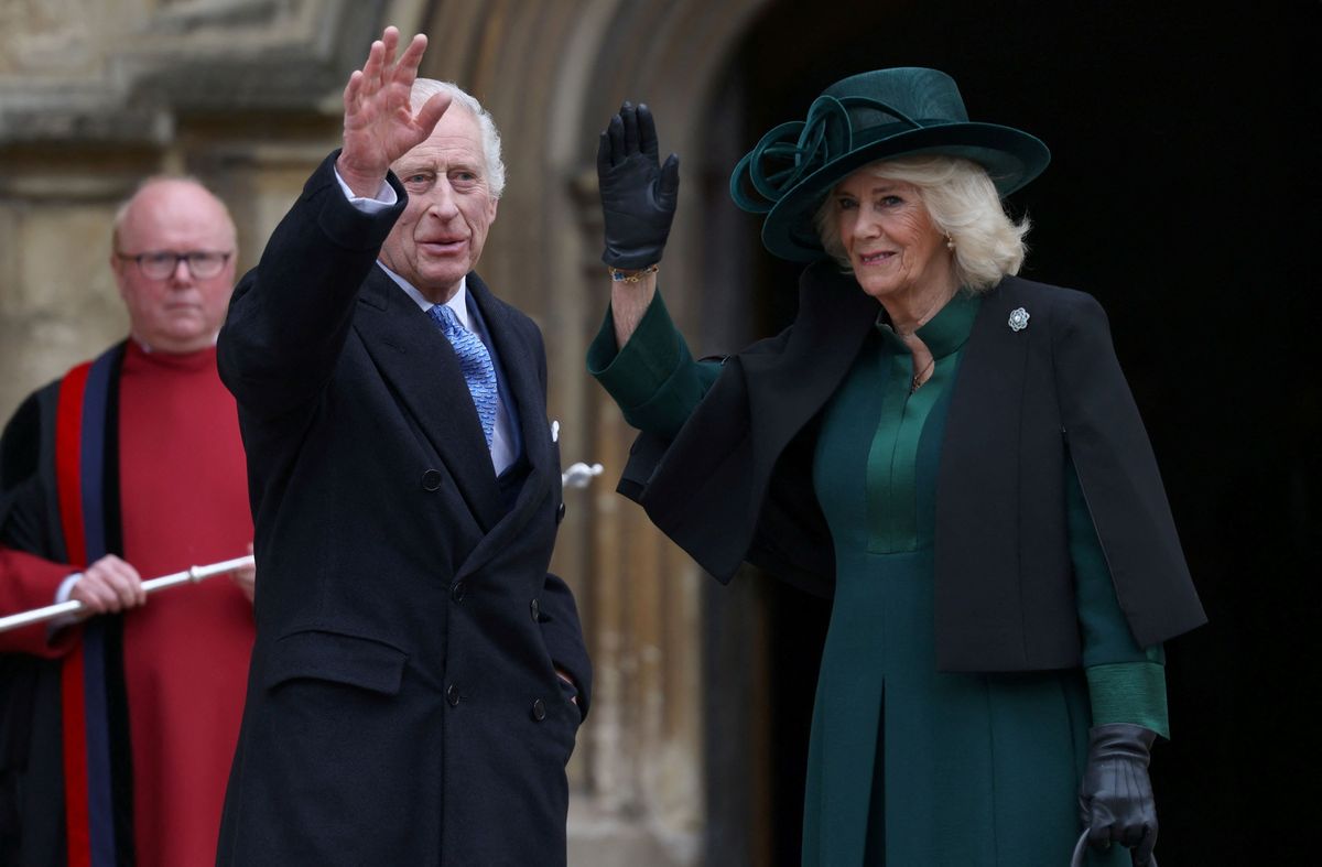 regele Charles si regina Camilla la slujba de Paste