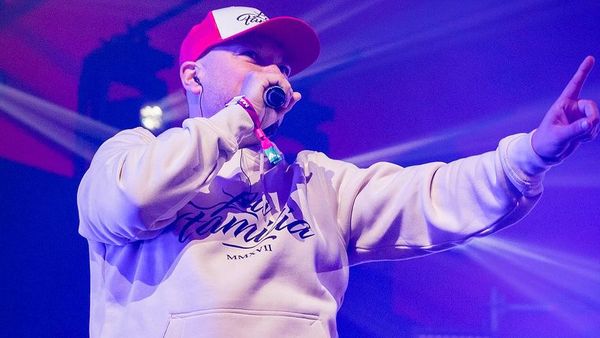 Adevăratul motiv pentru care Puya a fost dat afară în timpul unui concert ”Ducu Bertzi i-a agitat. Au dat cu sticle pline cu nisip”