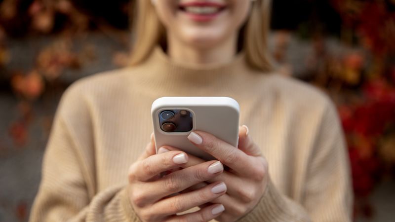 Telefonul ia locul buletinului! C&acirc;nd vom trece la portofelul digital?