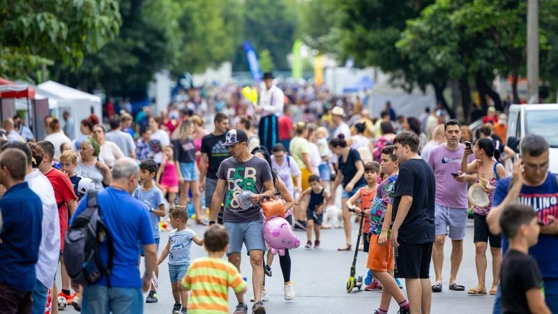 Arterele aglomerate din București devin spații pietonale. &Icirc;n weekendul 6-7 aprilie &icirc;ncepe proiectul &rdquo;Străzi deschise &ndash; București, Promenadă urbană 2024&rdquo;