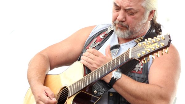 Nicu Covaci, externat din spital: "Face paşi repezi, aşa că procesul de recuperare continuă"