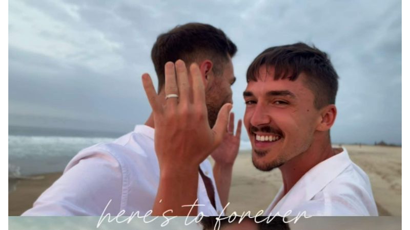 Emil Rengle a spus marele "DA"! Dansatorul și iubitul lui, Alejandro Fernandez, s-au logodit pe o plajă din Mexic