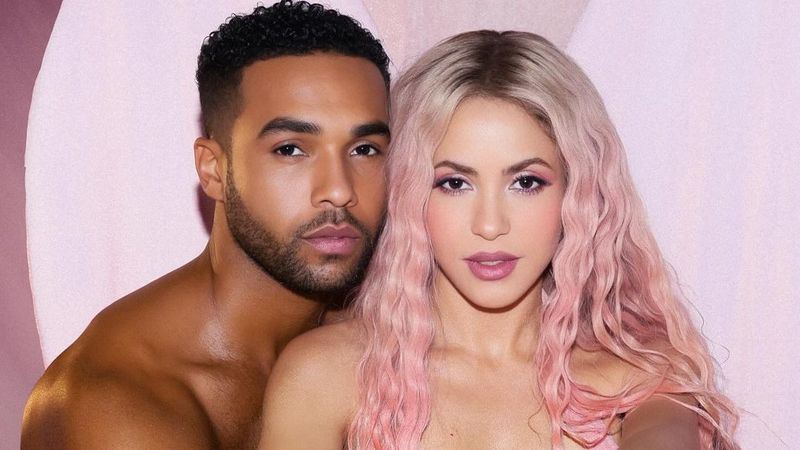 Shakira s-a combinat cu starul din "Emily in Paris", Lucien Laviscount. Prietenii artistei sunt îngrijorați din cauza noii relații