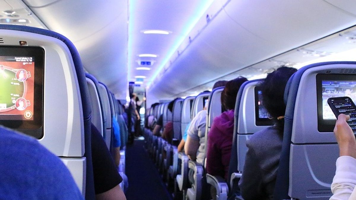 O însoțitoare de zbor, implicată într-o bătaie