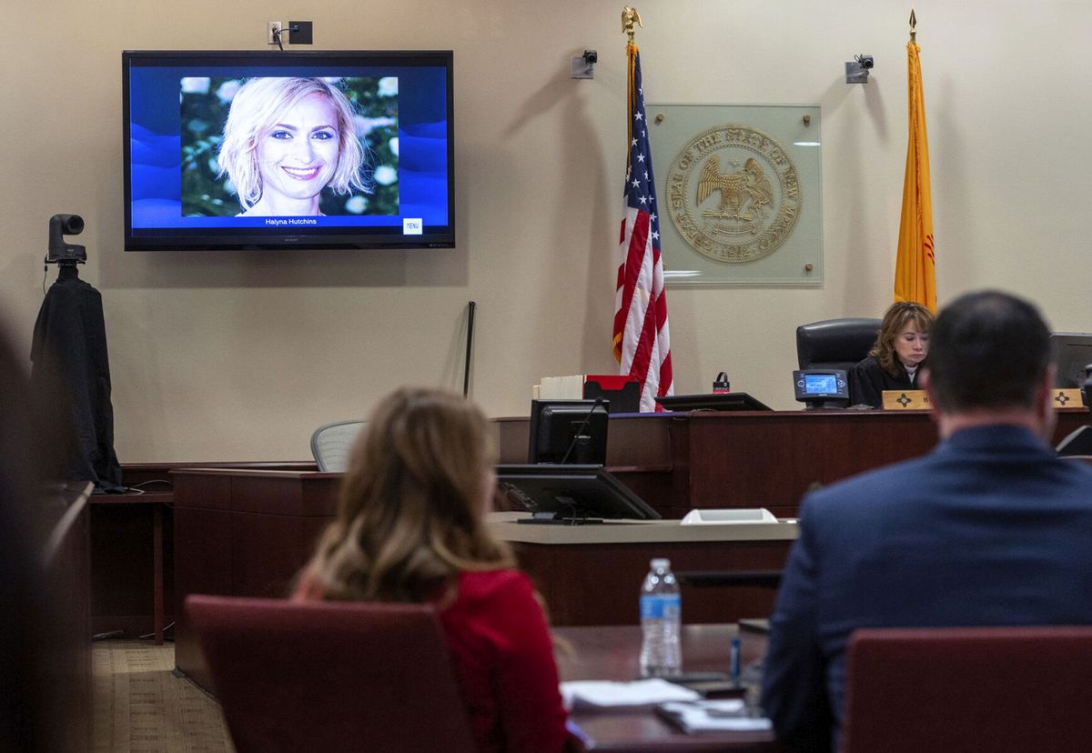 Alec Baldwin ar fi mintit in fata procurorilor