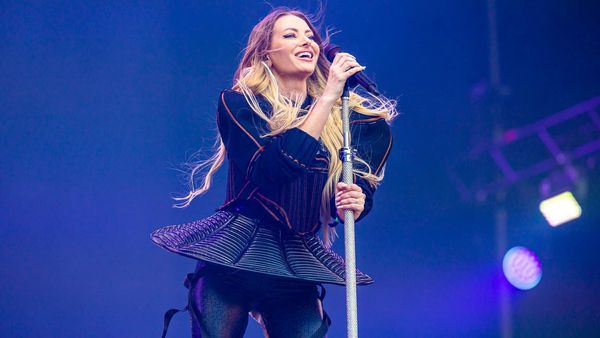 "Sunteți de toată jena. Unii oameni &icirc;și iau liber de la serviciu, alții vin de la distanță". Delia, acuzată că ar fi dat țeapă la un concert &icirc;n SUA