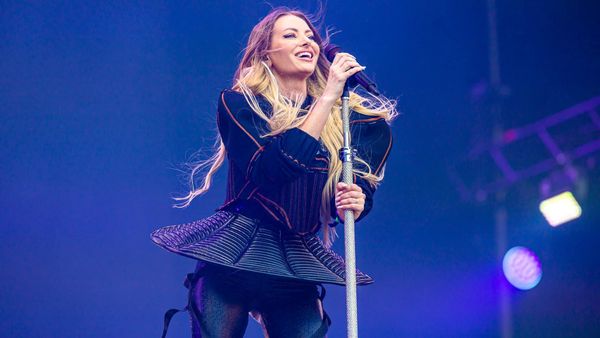 "Sunteți de toată jena. Unii oameni își iau liber de la serviciu, alții vin de la distanță". Delia, acuzată că ar fi dat țeapă la un concert în SUA