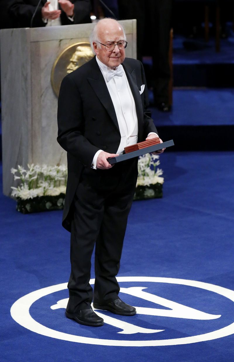 Peter Higgs, laureat cu premiul Nobel