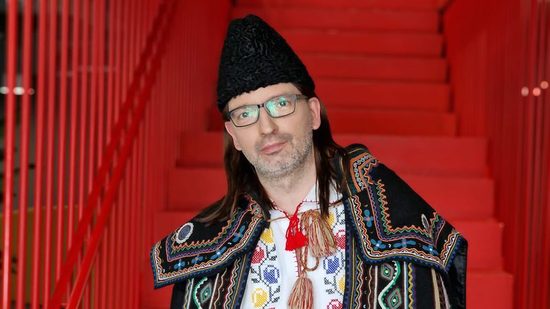 "Mă g&acirc;ndeam numai la familia mea pe care nu voiam să o las singură". Florin Vasilică, operat de urgenţă pe creier. C&acirc;ntăreţul vorbește despre drumul său prin această "provocare" dureroasă