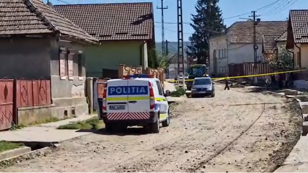 "Uşa era închisă". Detalii cutremurătoare despre crima din județul Alba. Cum a scăpat nepoata bărbatului înjunghiat de iubitul tinerei