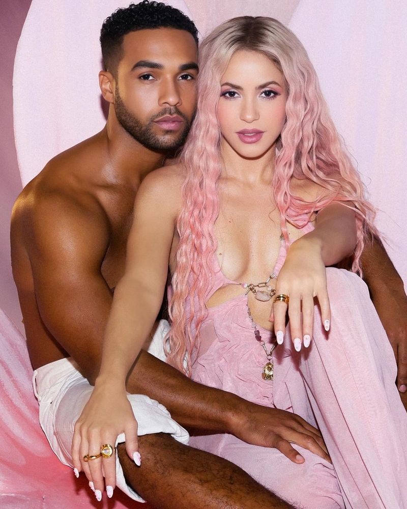 Shakira a lansat un nou album după 7 ani