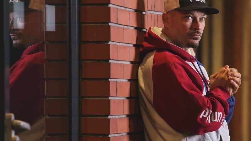 Puya a dat viața de oraș pe cea de la țară. Are o gospodărie de nota 10: "Am făcut și o seră mare aici. Am luat răsaduri de roșii, astea nu le găsești prin supermarket&rdquo;