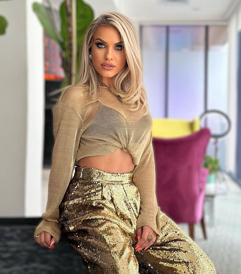 Ce a pățit Amna în timpul unui concert?