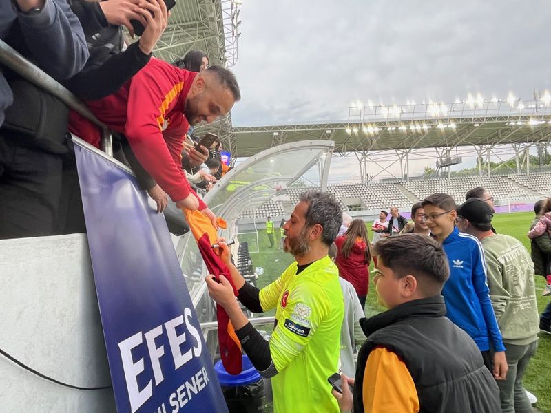  meciul amical disputat între Nationala Artiştilor Fotbalişti din România şi Naţionala Artiştilor Fotbalişti din Turcia